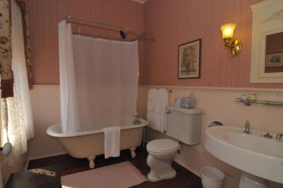 Image of the Rose Room Bathroom Atlantic Hotel Berlin MD