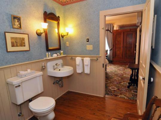 Image of the Blue Room Bathroom Atlantic Hotel